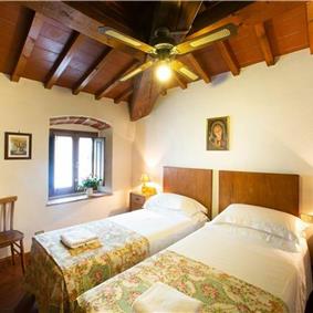 A selection of 2-3 bedroom apartments with shared pool near Florence, Sleeps 4-6